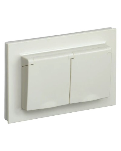 Розетка 2-местная с з/к РСбш12-3-44-БрКр бежевый BRITE (BR-R26-16-44-K10-F). Розетка с заземлением с защитными шторками и крышкой в сборе. IEK в Якутске