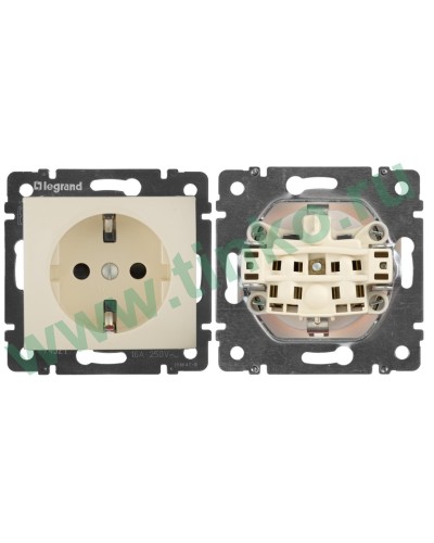 Розетка Valena 2К+3 с защитными шторками, на винтах 16А 250В, слоновая кость (774321). Розетка. LegranD в Якутске